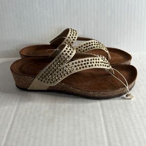 Like new Bio-Gold with gold glitter stones wedge sandals
